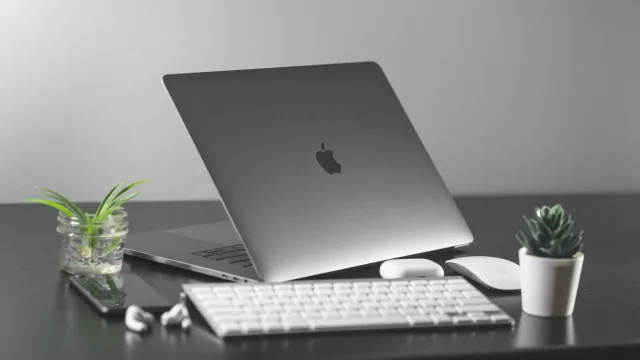 Apple пропускает старшие чипы M6 и ускоряет разработку ИИ-процессоров M7 на фоне дефицита памяти