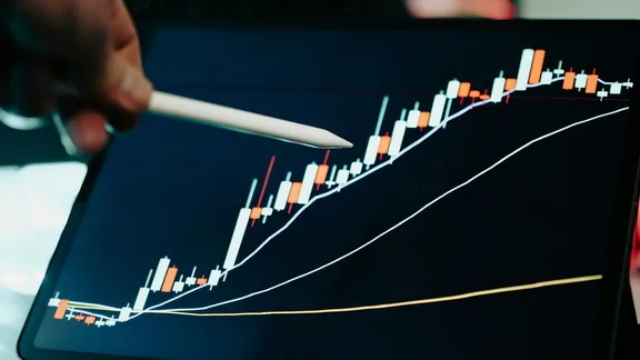 Акции китайской компании Z AI выросли на фоне скачка выручки