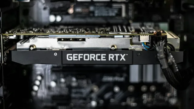 RTX 5090 продают в комплектах с восемью материнскими платами на фоне дефицита