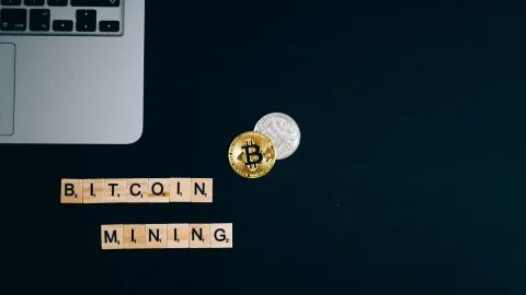 Биткоин-майнеры переходят в ИИ-индустрию на фоне падения доходности