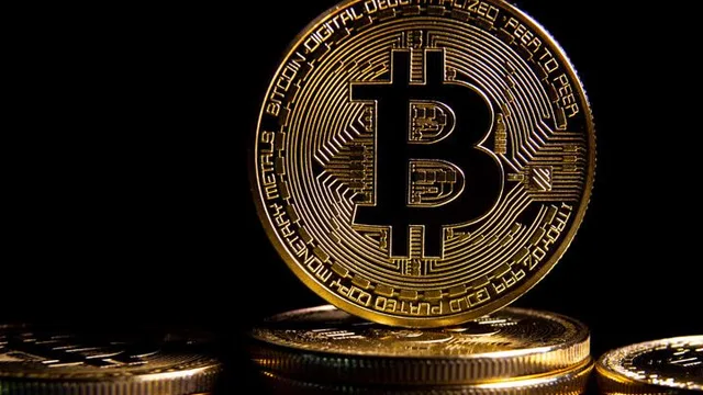 Крипторынок смыл лонги: за сутки ликвидировано более $900 млн