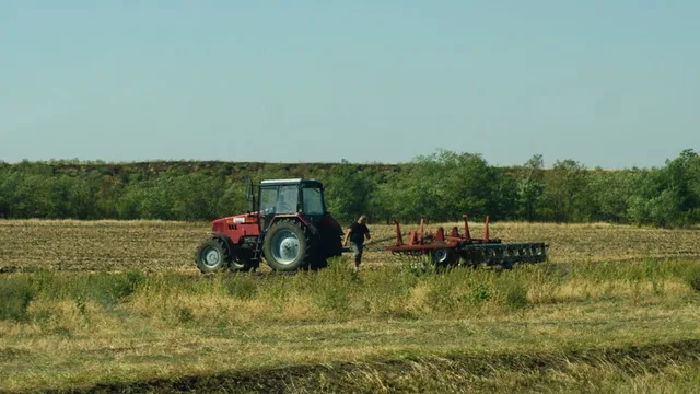 Minsk Tractor Works to implement satellite monitoring system on its entire tractor line