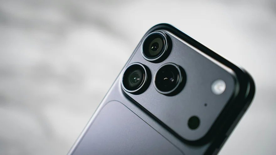 Переменная диафрагма сделала камеру iPhone 18 Pro сложнее для ремонта