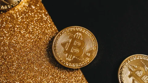 Strategy может ликвидировать биткоины на $1,25 млрд для создания финансовой подушки и выкупа бумаг