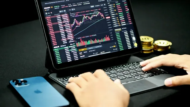 The volume of futures trading on crypto exchanges fell to a minimum in 31 months