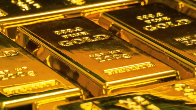 Investors massively withdraw funds from gold ETFs amid falling prices