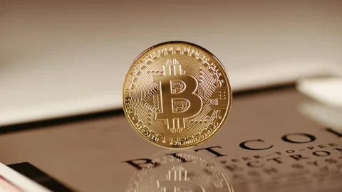 Биткоин рухнул до $59 000 на фоне 13-месячного максимума индекса доллара