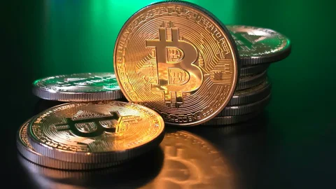 Биткоин обошел индекс S&P 500 по суточной динамике после длительного отставания