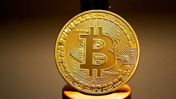 CZ: биткоин может достичь $697 тысяч, если станет равен инвестиционному золоту