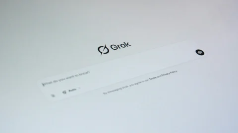 SpaceXAI представила мессенджер с ИИ-агентами Grok Bot