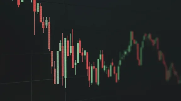 Объем торговли токенизированными активами упал на 13,5% в августе