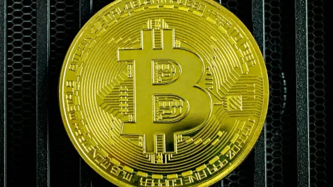 Bitcoin dropped below $63,000 and reached the lows of early August