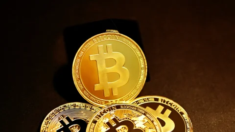 Доходы майнеров биткоина от комиссий упали до уровня 2015 года