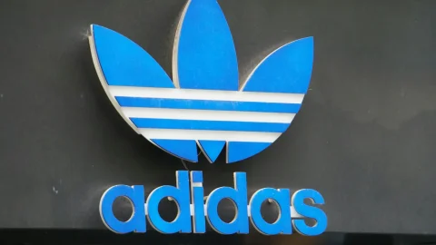 Банк UBS понизил рейтинг акций Adidas до нейтрального