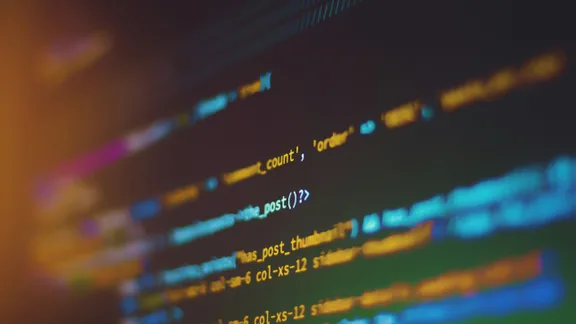 Hester Peirce propone reformar KYC con criptografía