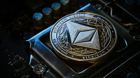 CryptoQuant зафиксировал признаки формирования рыночного минимума для Ethereum относительно биткоина