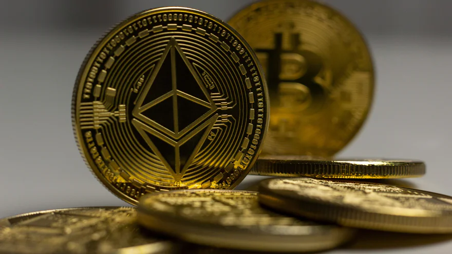 Abflüsse aus Bitcoin- und Ethereum-ETFs im Oktober nähern sich 1 Milliarde Dollar