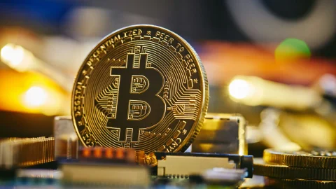 Аналитики Grayscale связали завершение нисходящего тренда биткоина с решениями ФРС США