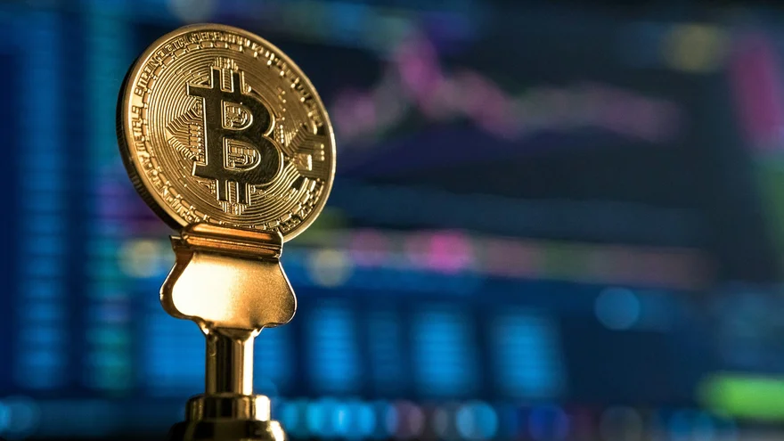 Крупные держатели биткоина скупили 60 000 монет за август
