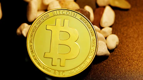 Аналитики увидели признаки дна биткоина после падения на 39% от максимума