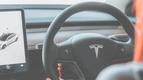 Регистрации Tesla в Европе выросли во Франции и Швеции, но упали на 43% в Норвегии