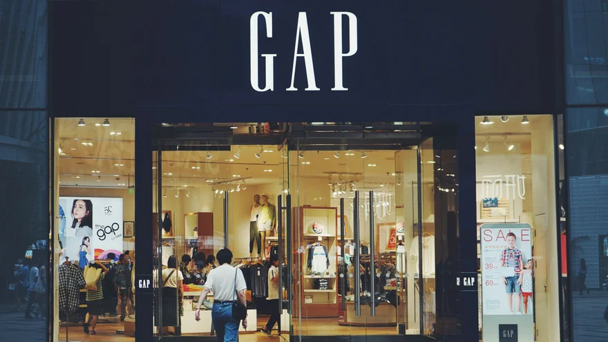 Бренд Gap выходит на рынок аксессуаров объемом 15 миллиардов