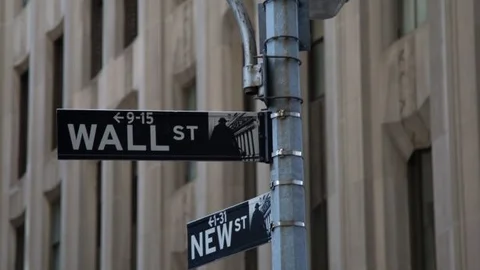 Фондовые индексы Уолл-стрит открыли торги ростом, индекс Dow Jones обновил исторический максимум