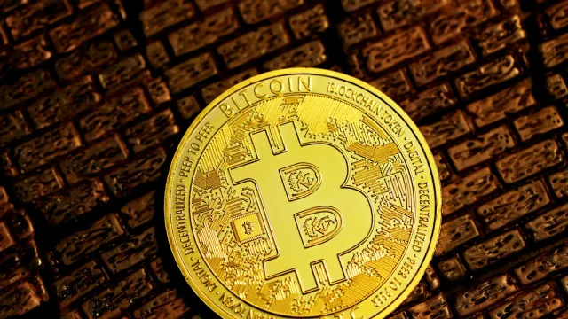 Bitcoin has updated its monthly maximum on the background of the fifth day of funds inflow into the ETF