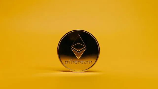 Vitalk Buterin has cut the budget of the Ethereum Foundation by 40% and is on course to "bitcoin"