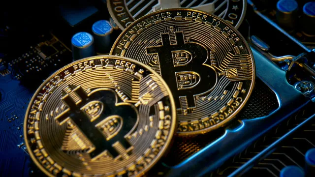 Bitdeer builds a mining rig plant in the US despite industry crisis