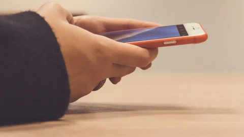 Anthropic добавила управление ИИ-агентом Claude Cowork со смартфона через приложение на Android и iOS